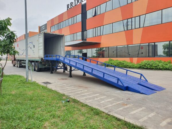 Cầu dẫn xe nâng 6 tấn hỗ trợ đóng dỡ hàng hóa container nhanh chóng - Hình ảnh 2