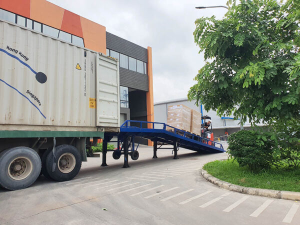 Cầu dẫn xe nâng 6 tấn hỗ trợ đóng dỡ hàng hóa container nhanh chóng - Hình ảnh 4